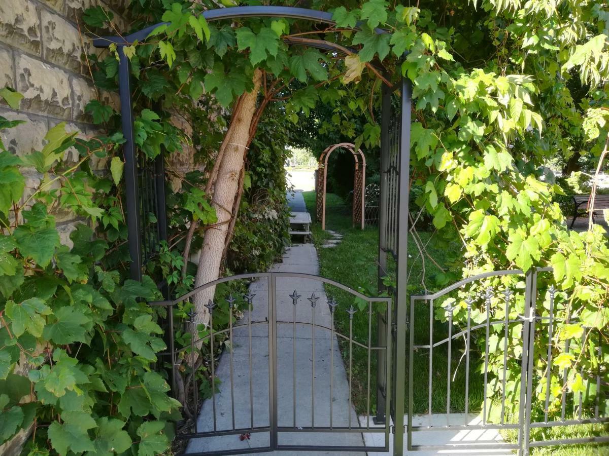 Vieux-Old Farnham Appart-Condotel المظهر الخارجي الصورة